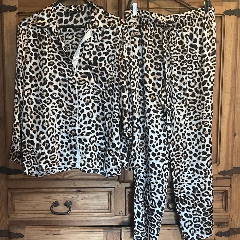 Victoria secret leopard pajamas top buttons,pants have elastic and tie size L